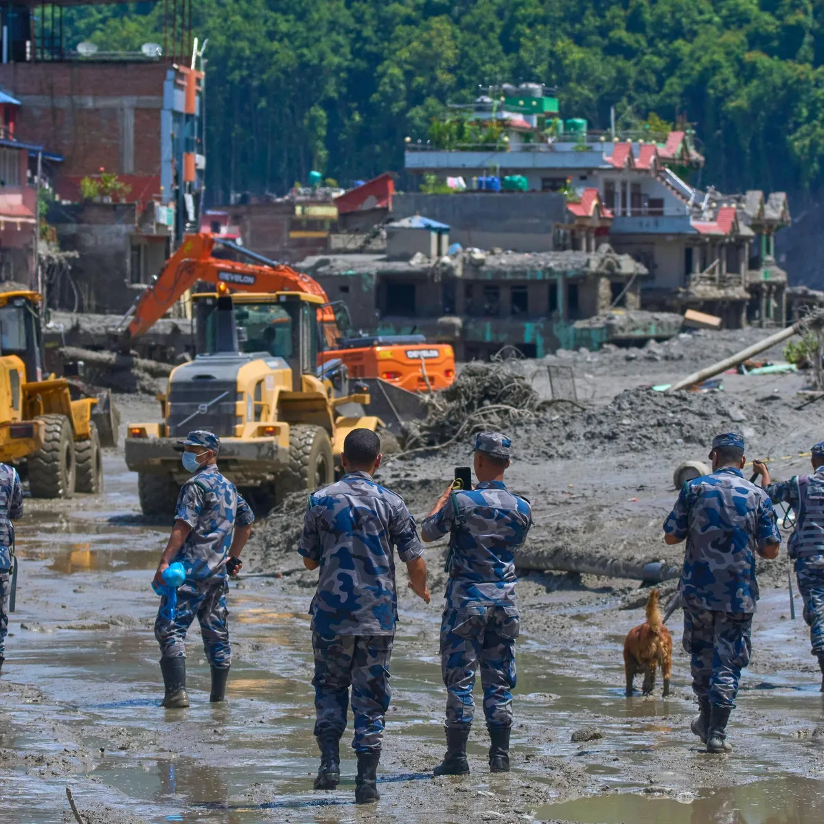 Rettungskräfte im Einsatz - Über 270 Tote nach Sturzflut in Nepal und Tibet