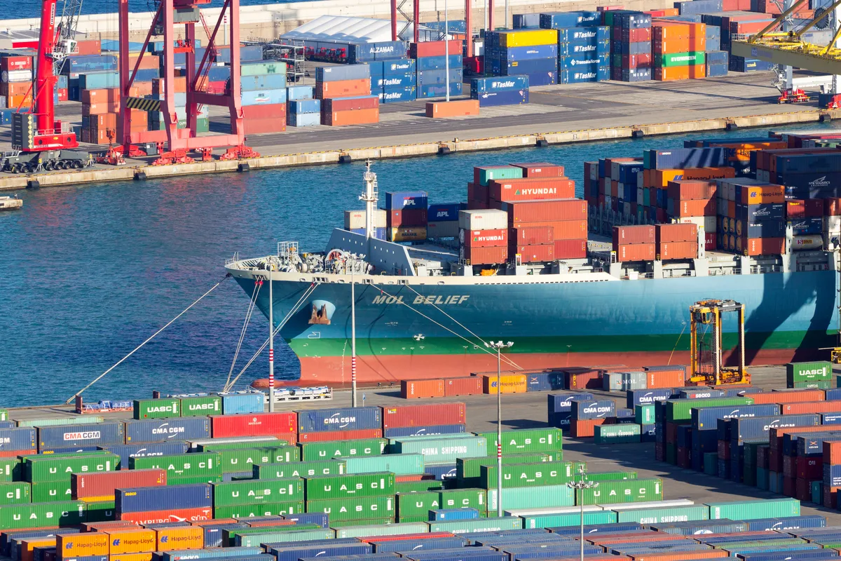 España, cada vez más dependiente de China: ya es su primer proveedor mundial
