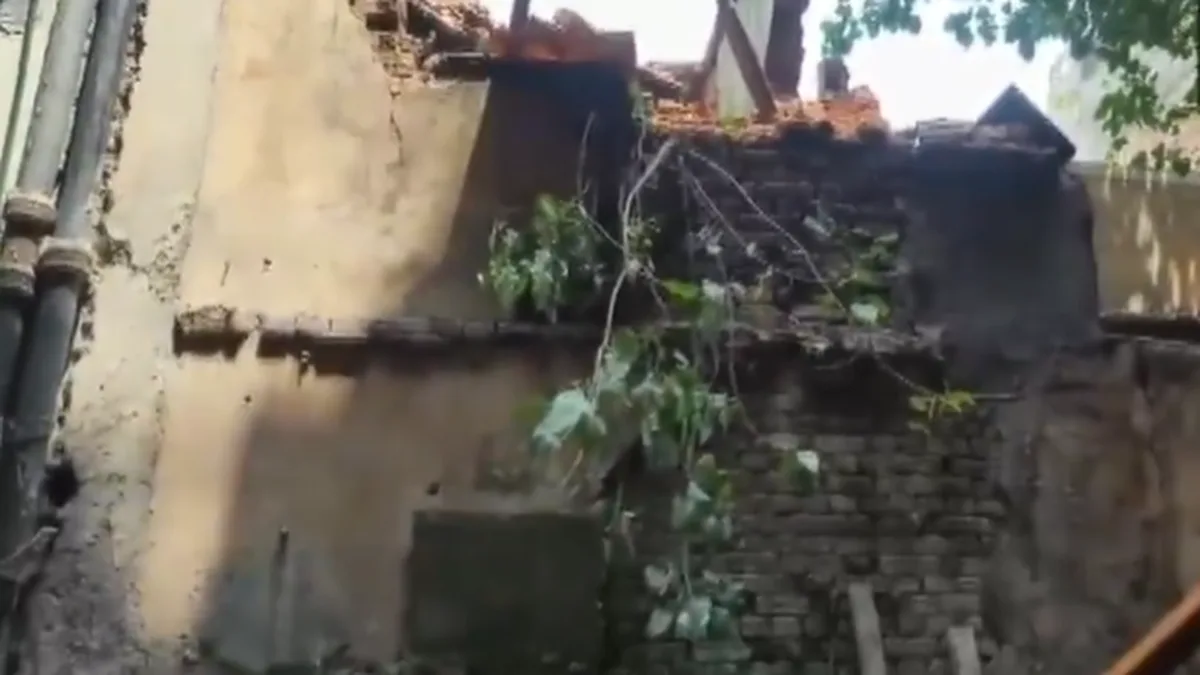 Building collapses during demolition in Karol Bagh; 1 dead, 3 injured