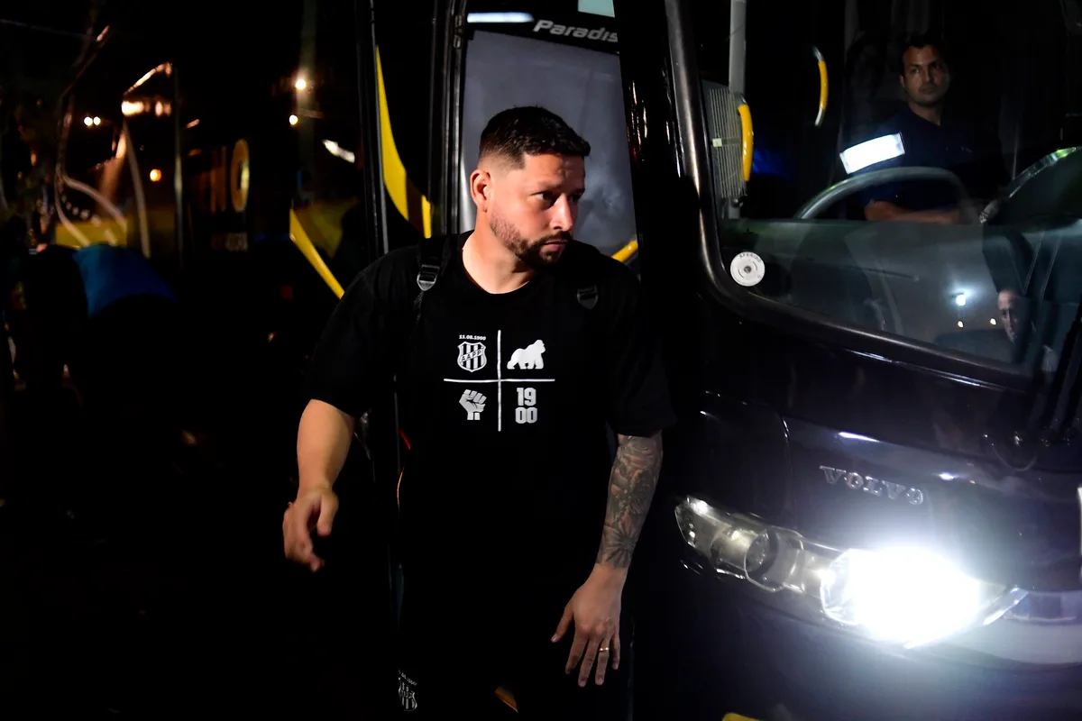 Elvis preocupa Ponte para sequência da Série B e passa por exames no joelho