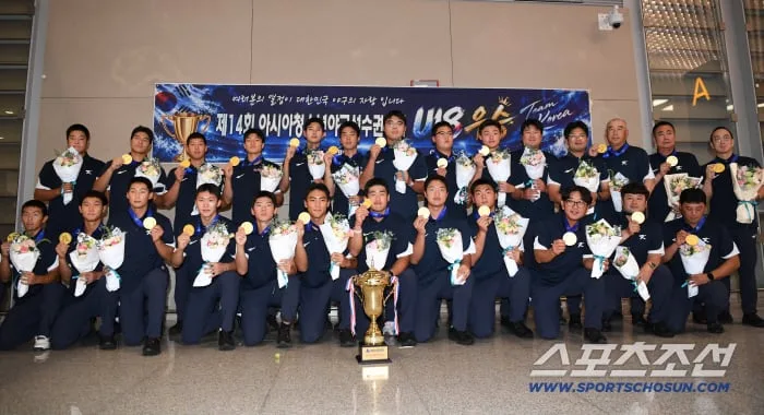 [포토] U-18 야구대표팀, 8년 만에 우승