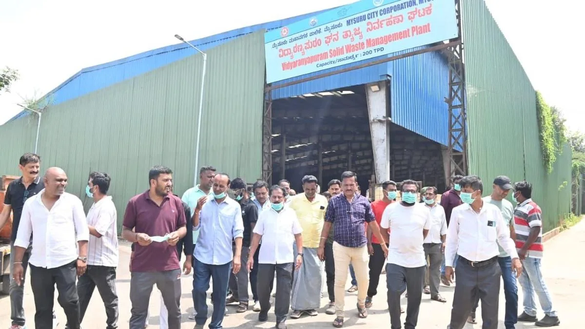 Former MLA visits waste management plant at Vidyaranyapuram following complaints of stench