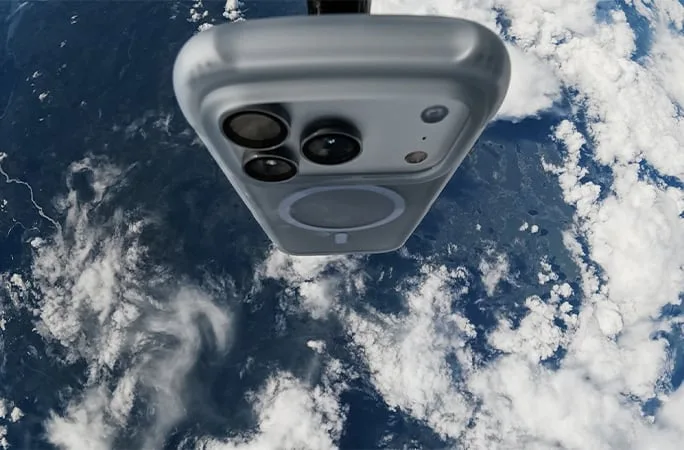 Un teléfono cayó desde el espacio a tres veces la altura del Everest y rompió un récord Guinness