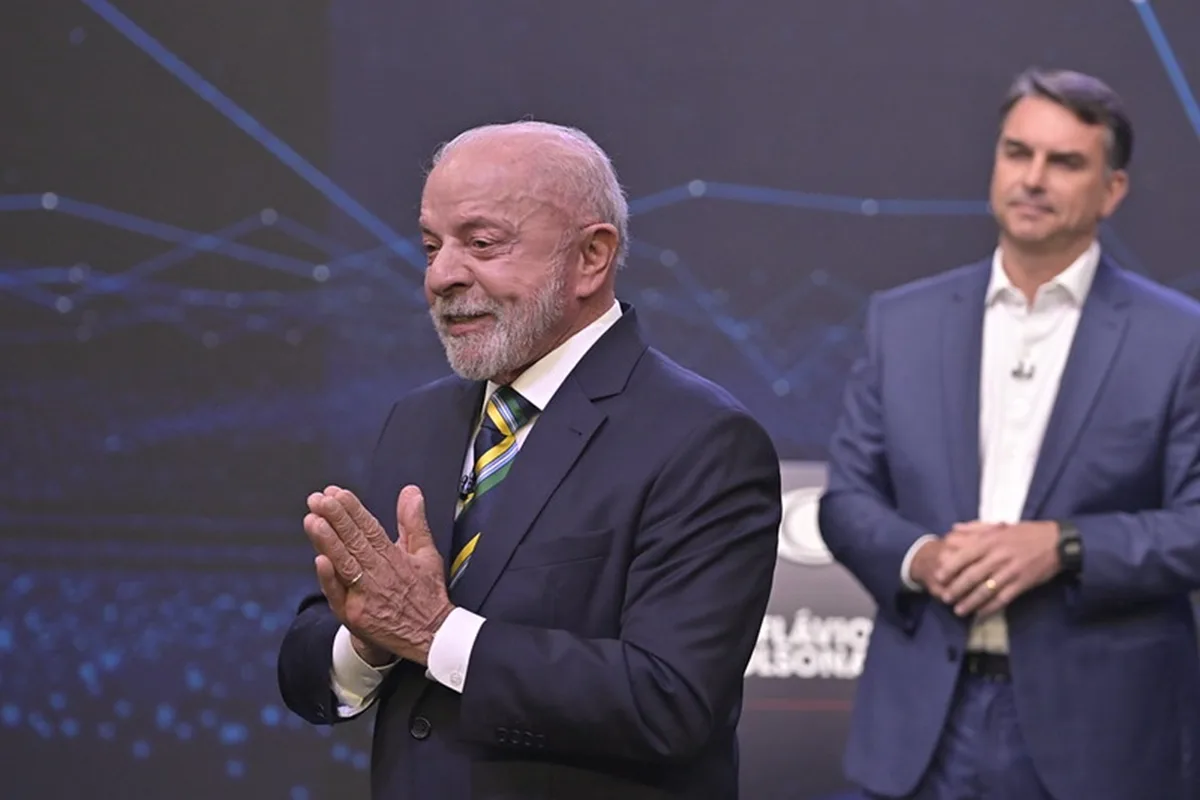 Lula diz que “Flávio anda lendo as coisas que o governo está fazendo”