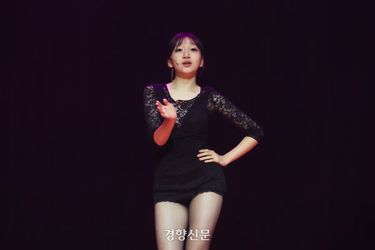 ‘Roxie’를 열창하는 중등부 서윤