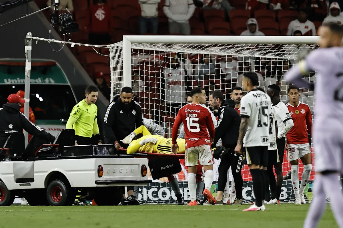 Matheus Cunha joga o Gre-Nal? Saiba como está o goleiro do Inter