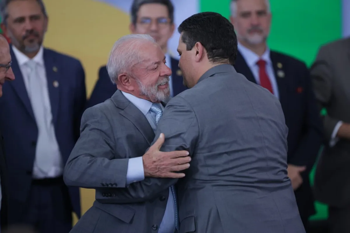 Lula e Alcolumbre se reúnem em meio a esforços de reaproximação