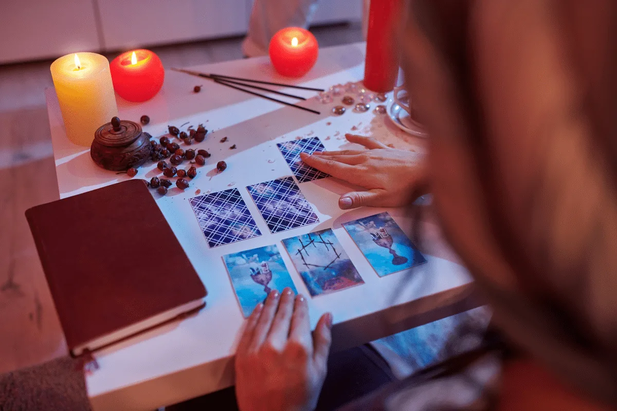 Tarot do dia: previsão para os 12 signos em 12/10/2026