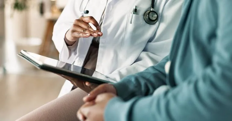 Médicos sugerem modelo híbrido de consultas