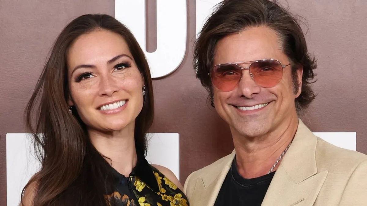 „Full House"-Star John Stamos: Zum 63. Geburtstag zeigt er sich oben ohne