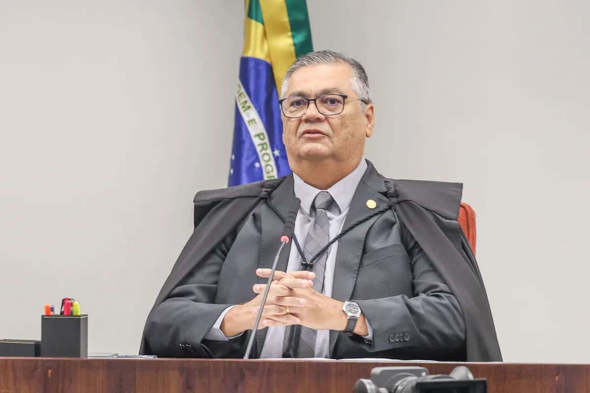 Dino e Gilmar contestam atuação de Fachin, que nega ter avocado processos