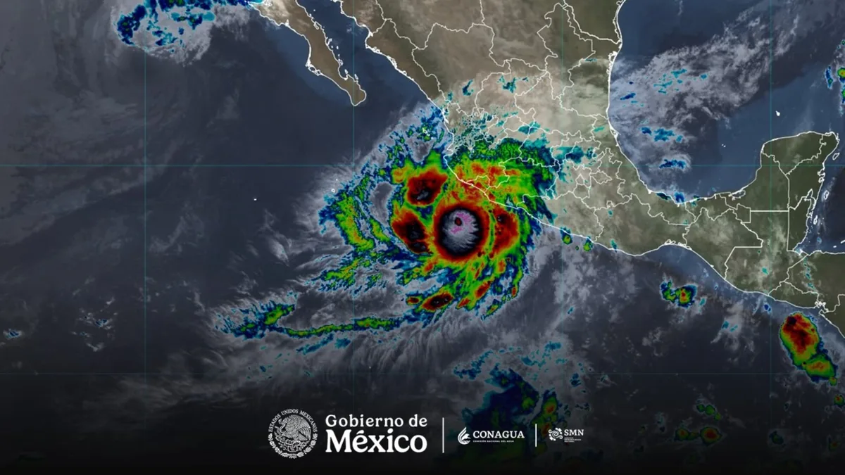 Lluvias extraordinarias y olas de 8 metros: huracán Simón amenaza las costas del Pacífico
