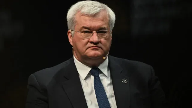 Retirada de sanções a oligarcas russos é "vergonhosa e injustificável"
