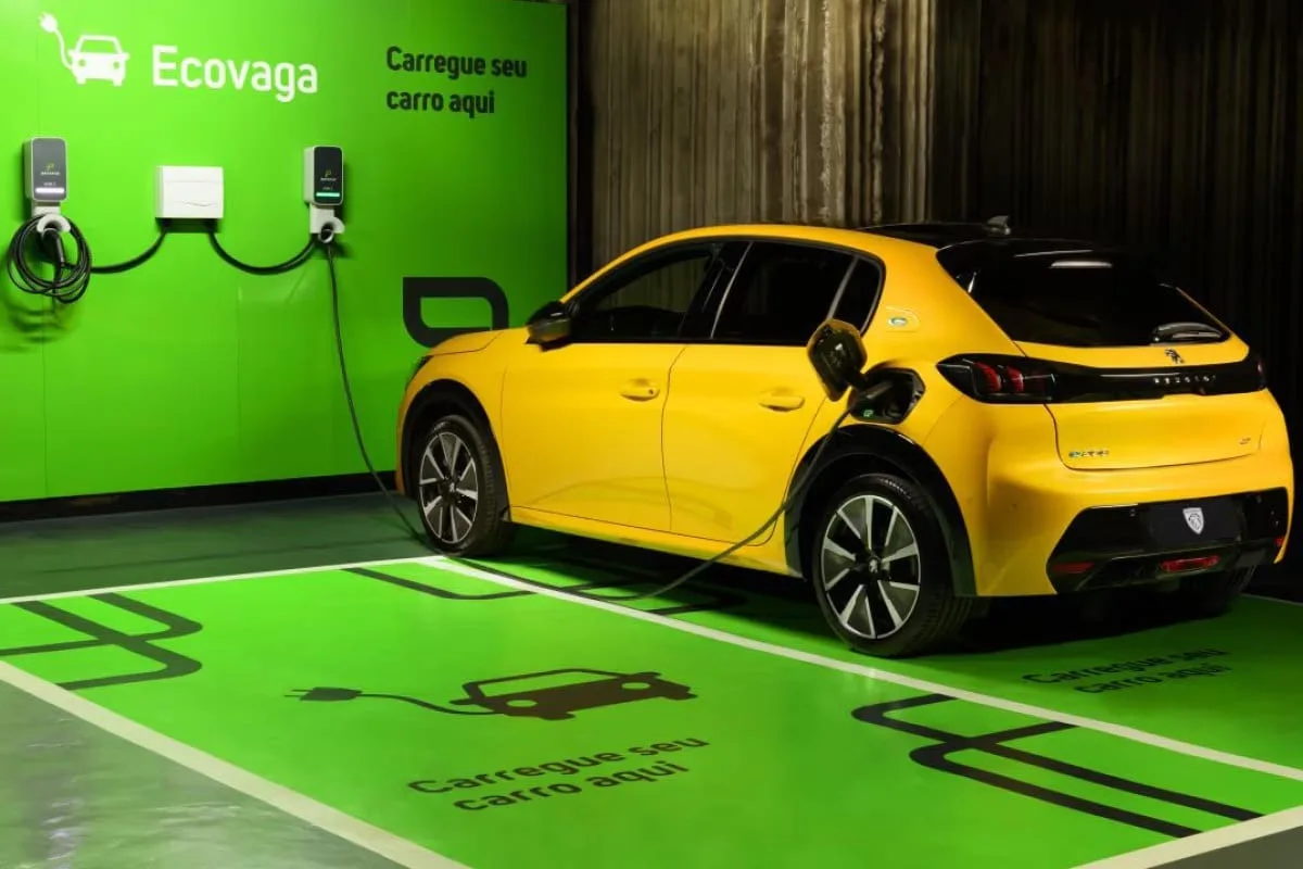 O carro elétrico já está mudando a arquitetura das cidades brasileiras