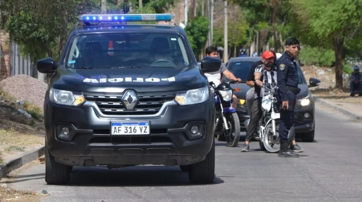 Dos jóvenes golpearon y asfixiaron a una alumna de 15 años: denuncian que el ataque fue encargado por una compañera