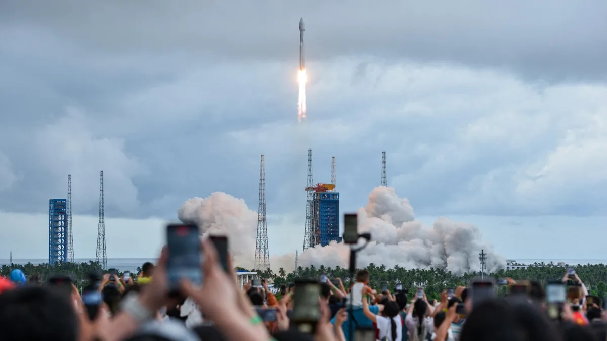 Course à la Lune: après un incident rare, la Chine reporte le lancement d’une mission cruciale pour rechercher de l’eau avant d’y envoyer des astronautes