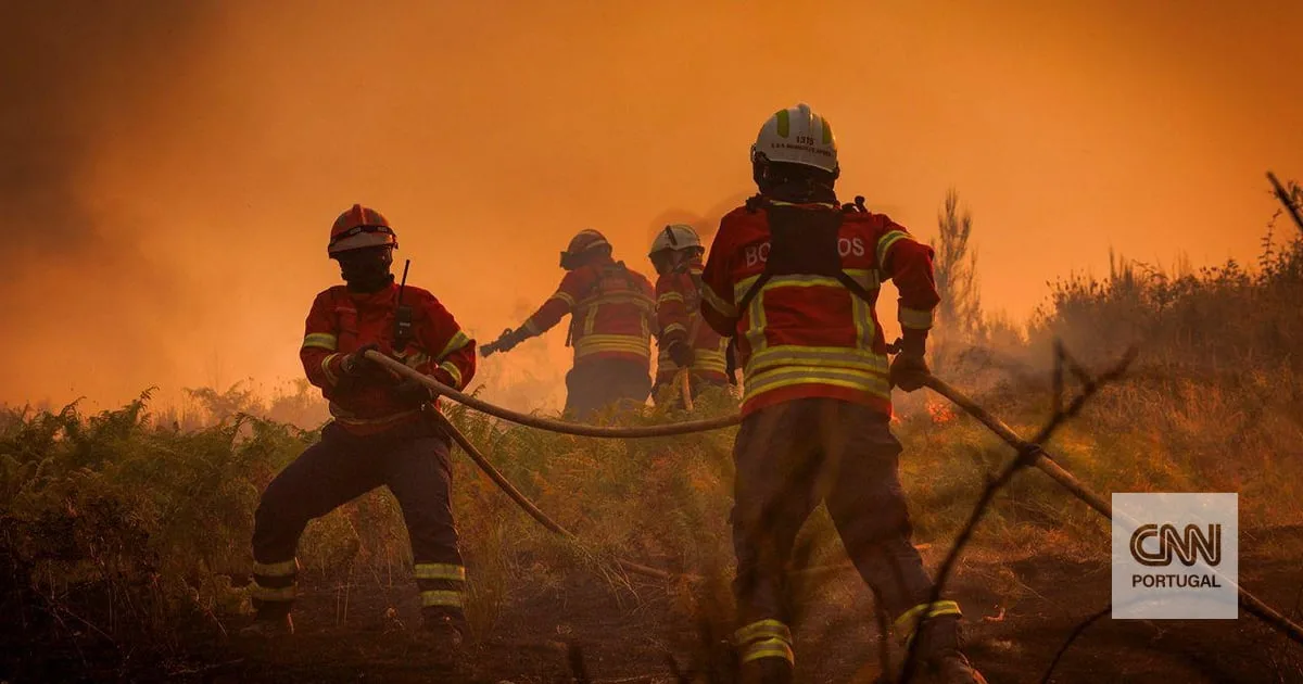 Fogo em Torre de Moncorvo alastrou para Carrazeda de Ansiães em duas frentes