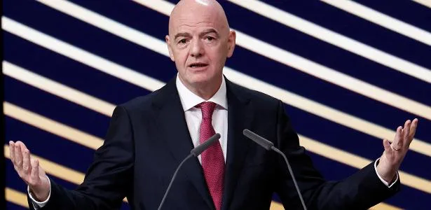 Diretor da Fifa deixa cargo após criticar plano de Infantino para a Copa