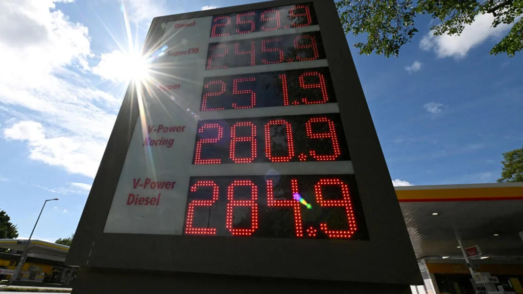 L'Allemagne réduit les taxes sur le carburant avant un dimanche électoral crucial