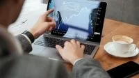 Ações do BTG Pactual caem após apresentação de balanço e puxam Ibovespa