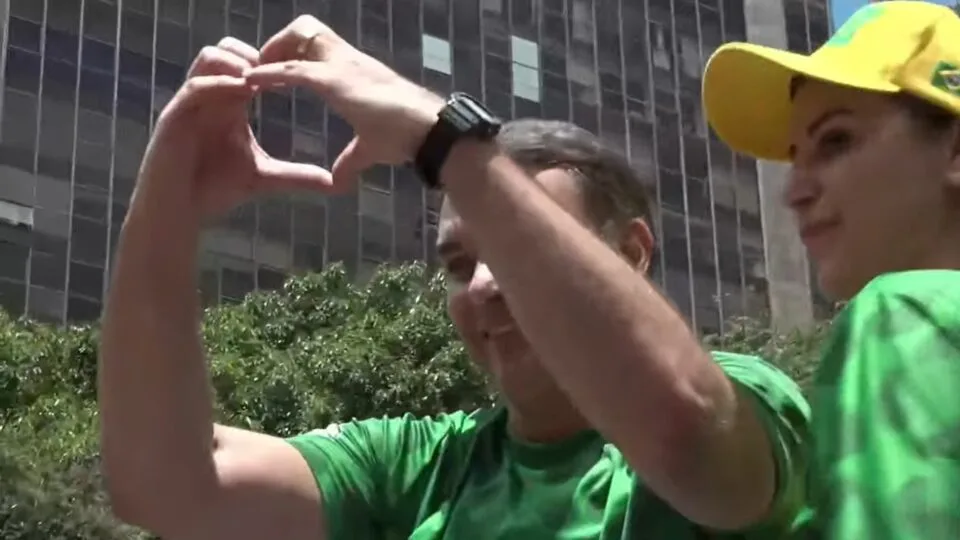 A uma semana do segundo turno, Flávio reúne milhares de apoiadores na Paulista