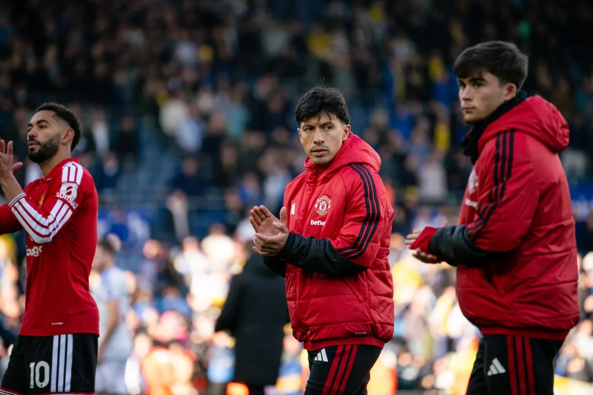 Manchester United dealt new injury worry as Michael Carrick explains Lisandro Martinez substitution