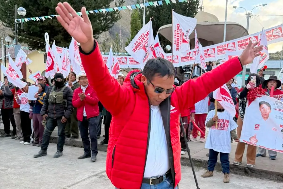 Chama-se Hitler Mussolini e acaba de ganhar uma eleição. É o terceiro no Peru
