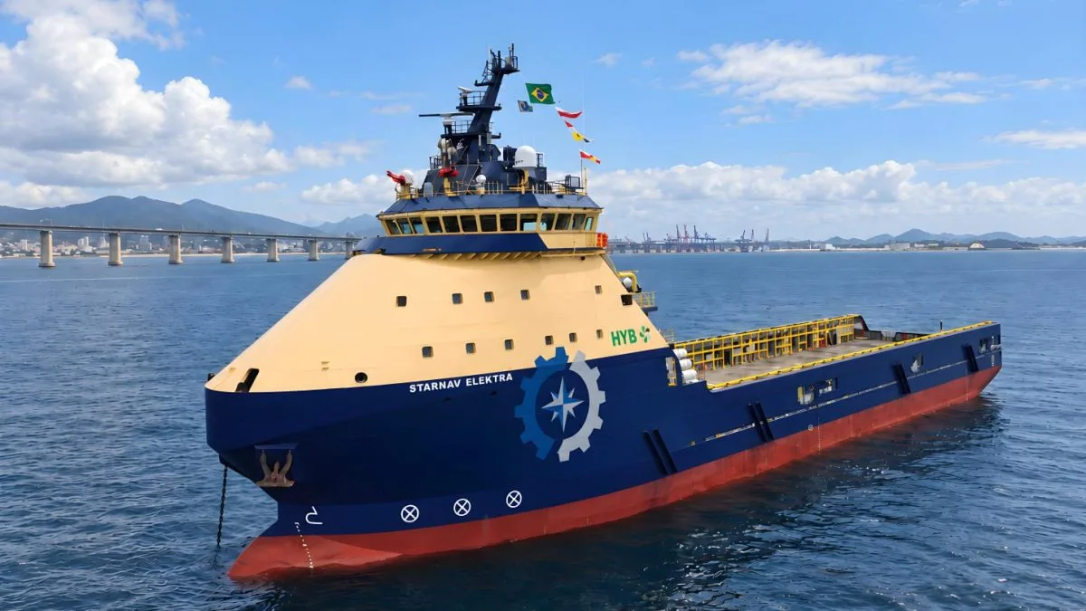 Navio gigante de R$ 450 milhões, 92 metros e capacidade para 9 mil toneladas é batizado em SC e segue para operar em plataformas de petróleo