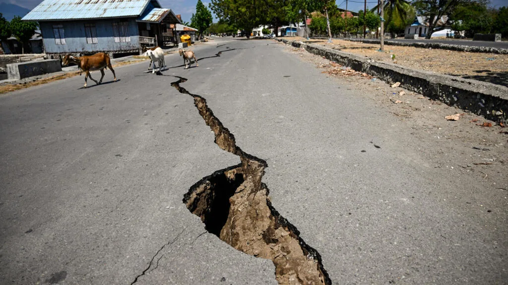 Indonésia: Medo de novas réplicas mantém quase 13 mil pessoas fora de casa após terremoto