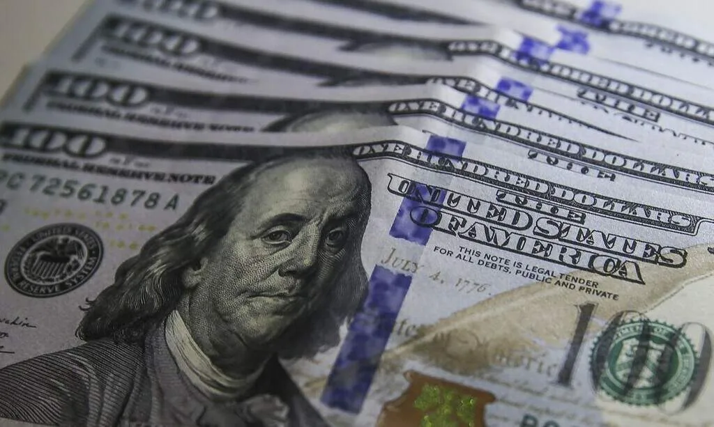 Dólar fecha semana em queda de 0,10% e termina cotado a R$ 5,12