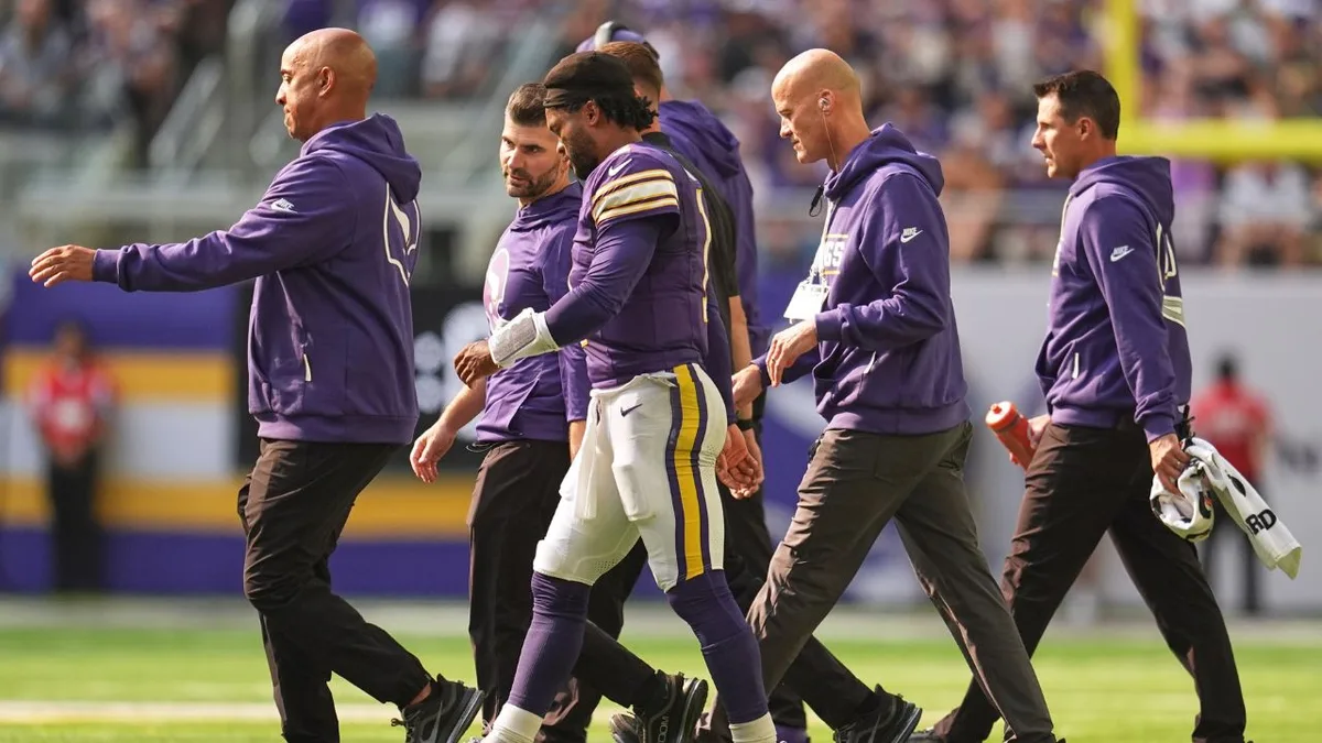 Vikings QB Kyler Murray exits with head injury vs. Packers