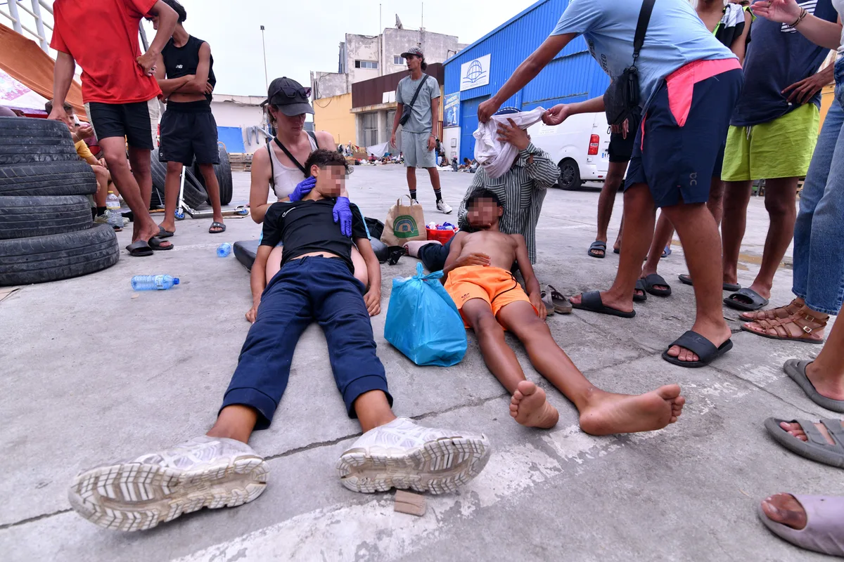 El Gobierno niega un “colapso” sanitario y reclama espacios en Ceuta para atender a los migrantes