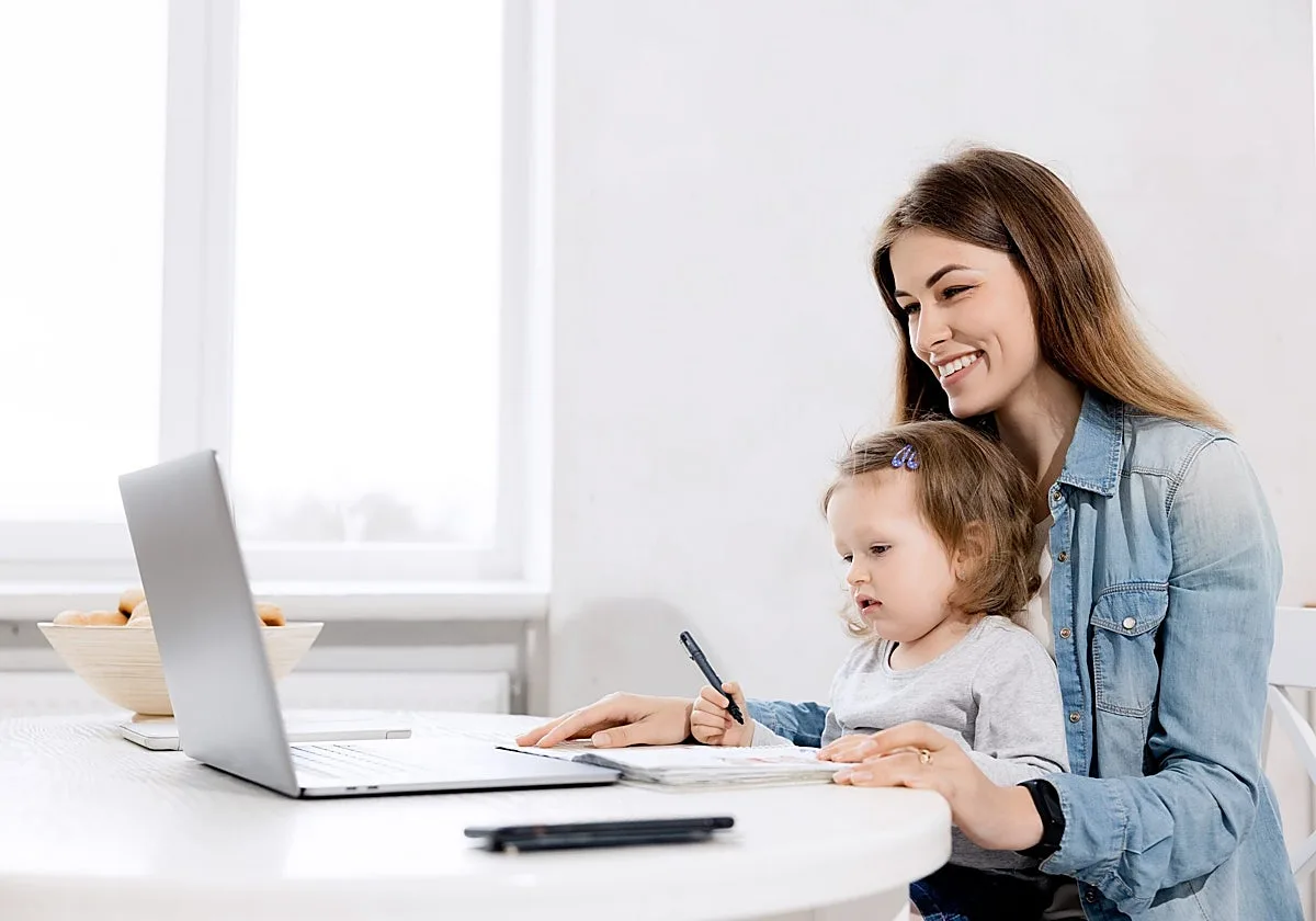 La ayuda de 7.500 euros para padres que se puede solicitar ya en Andalucía