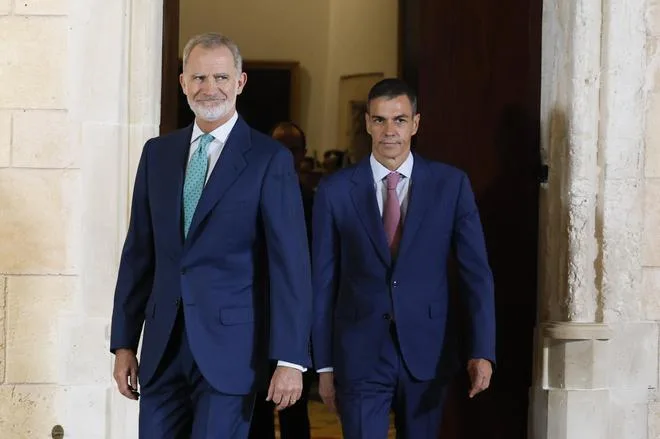 Zarzuela guarda silencio mientras Gobierno y PP se azuzan a cuenta de la visita del Rey a Ceuta