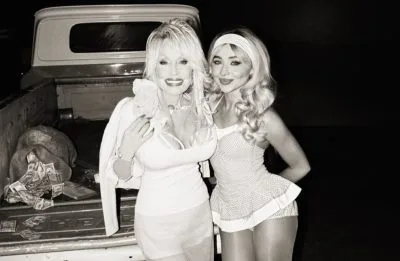 Sabrina Carpenter se despede de Dolly Parton e celebra amizade com a lenda do country: “Um anjo caminhando pela Terra”