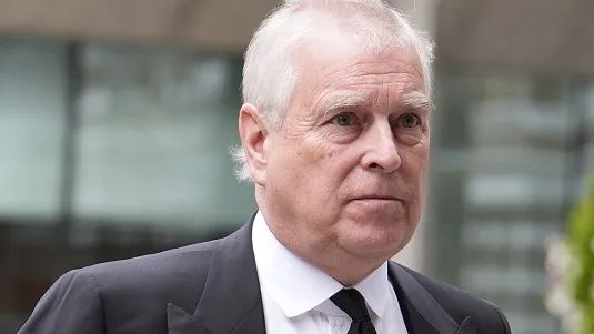 Un exguardaespaldas real dice al FBI que el ex príncipe Andrés "violó la seguridad del Palacio para meter a mujeres jóvenes"