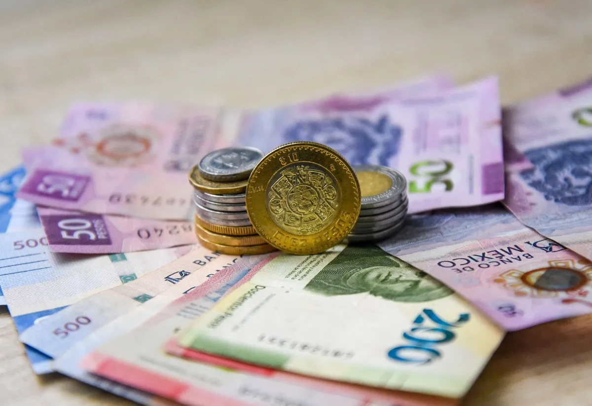 Peso ‘tropieza’ frente al dólar por pistas sobre el rumbo de la Fed: ¿Cómo abrió el tipo de cambio HOY?