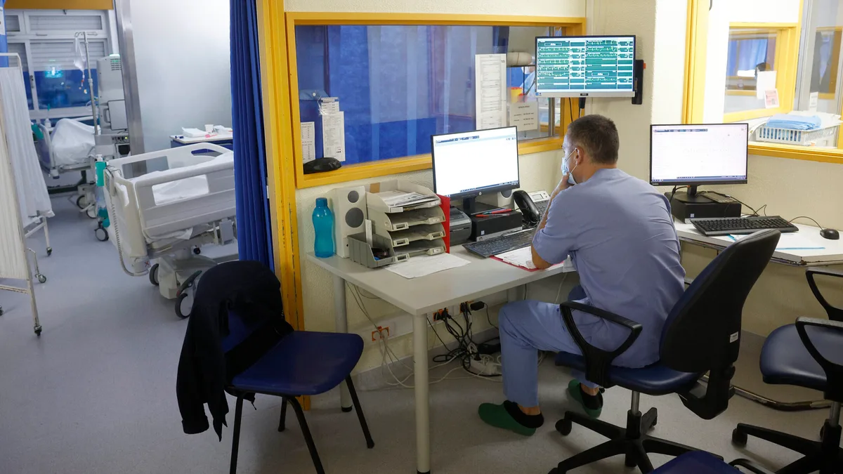Sistema do SNS em baixo. Médicos impedidos de passar receitas e consultar processos