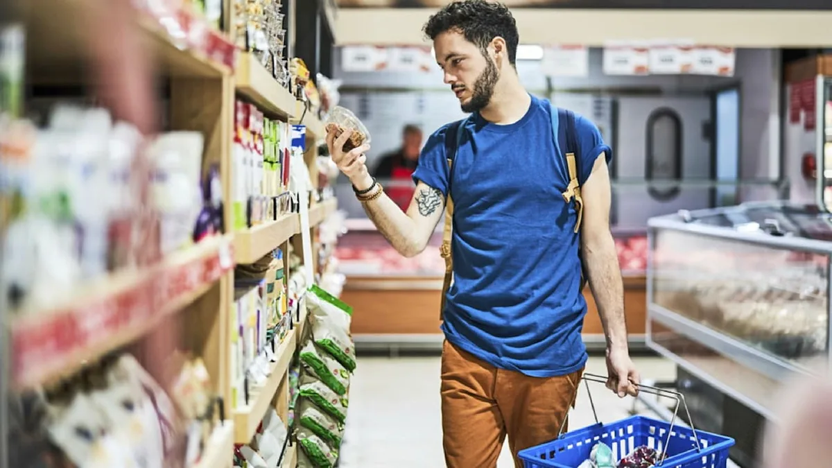 Hohe Spritkosten treiben Teuerung an - So stark belastet Inflation Familien und Singles