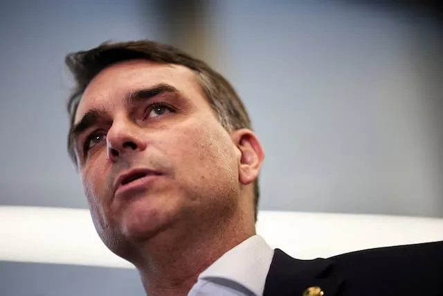 TSE descarta ataque hacker após Flávio Bolsonaro aparecer filiado ao Missão
