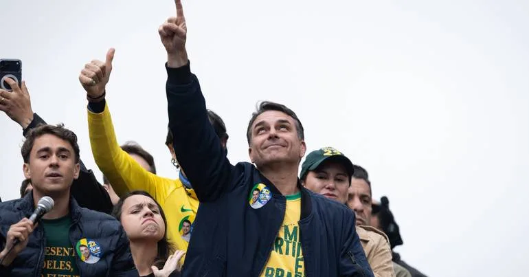 Flávio Bolsonaro: "Brasil fará parte do Escudo das Américas"
