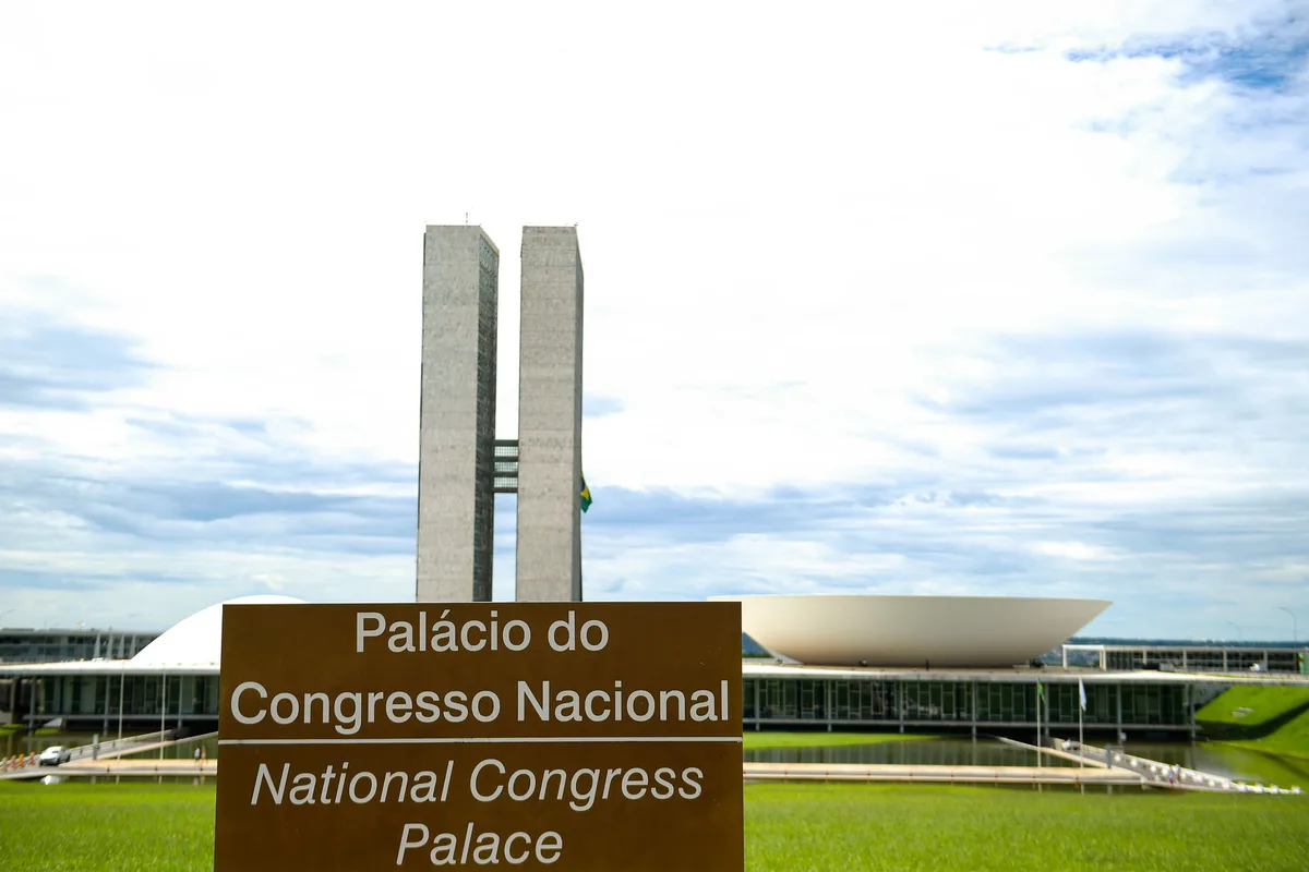 Congresso marca instalação de comissão sobre fim da “taxa das blusinhas”