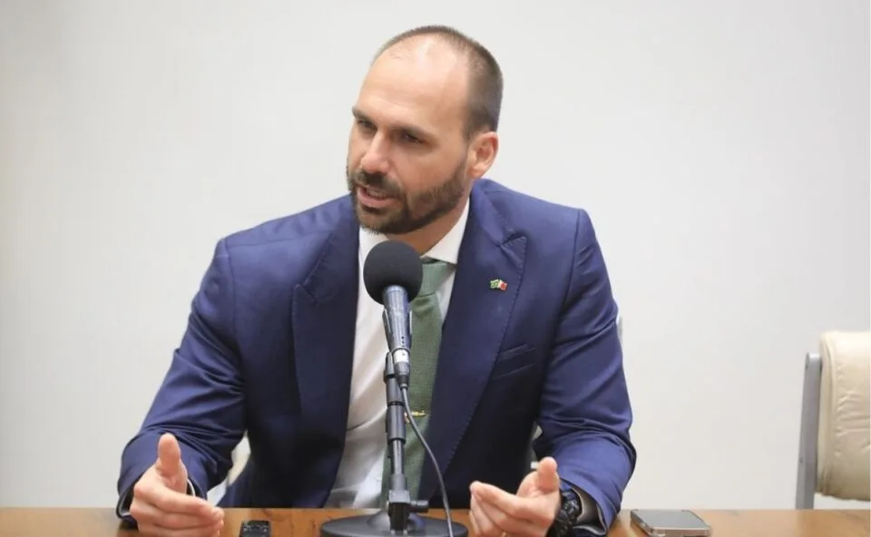 PF avalia pedir extradição de Eduardo Bolsonaro após ordem de prisão de Moraes