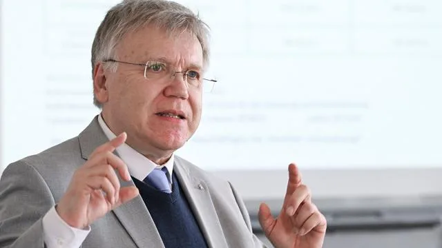 Berlin-Wahl: Berlins Wahlleiter: Auch Strich oder Plus sind gültig