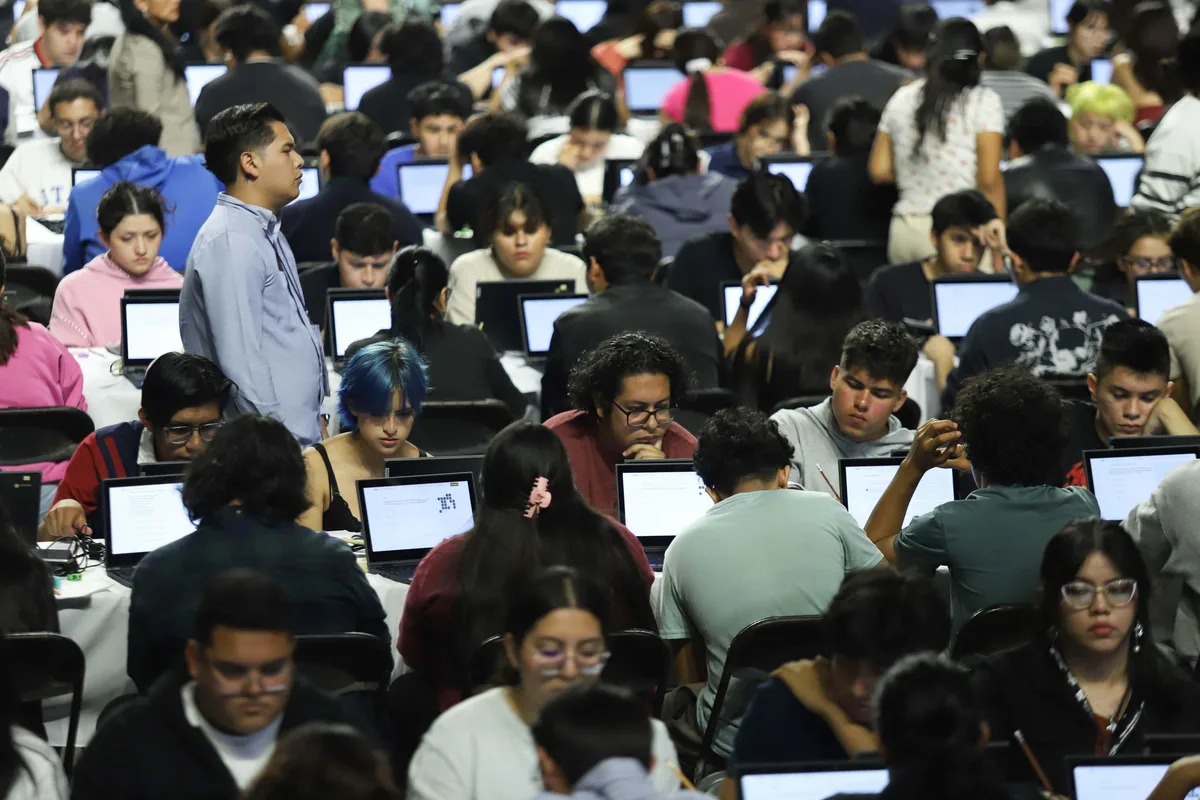 UNAM detecta a 22 aspirantes haciendo trampa en examen de ingreso en CDMX