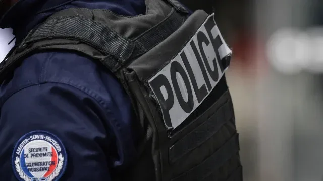 Pai mata filha de 5 anos em França. Escola da menina foi quem deu alerta