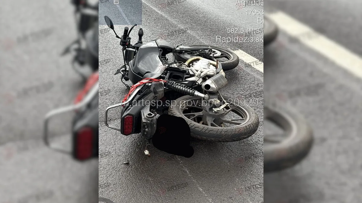 Motociclista de 26 anos morre após bater na grade de canteiro central em rodovia