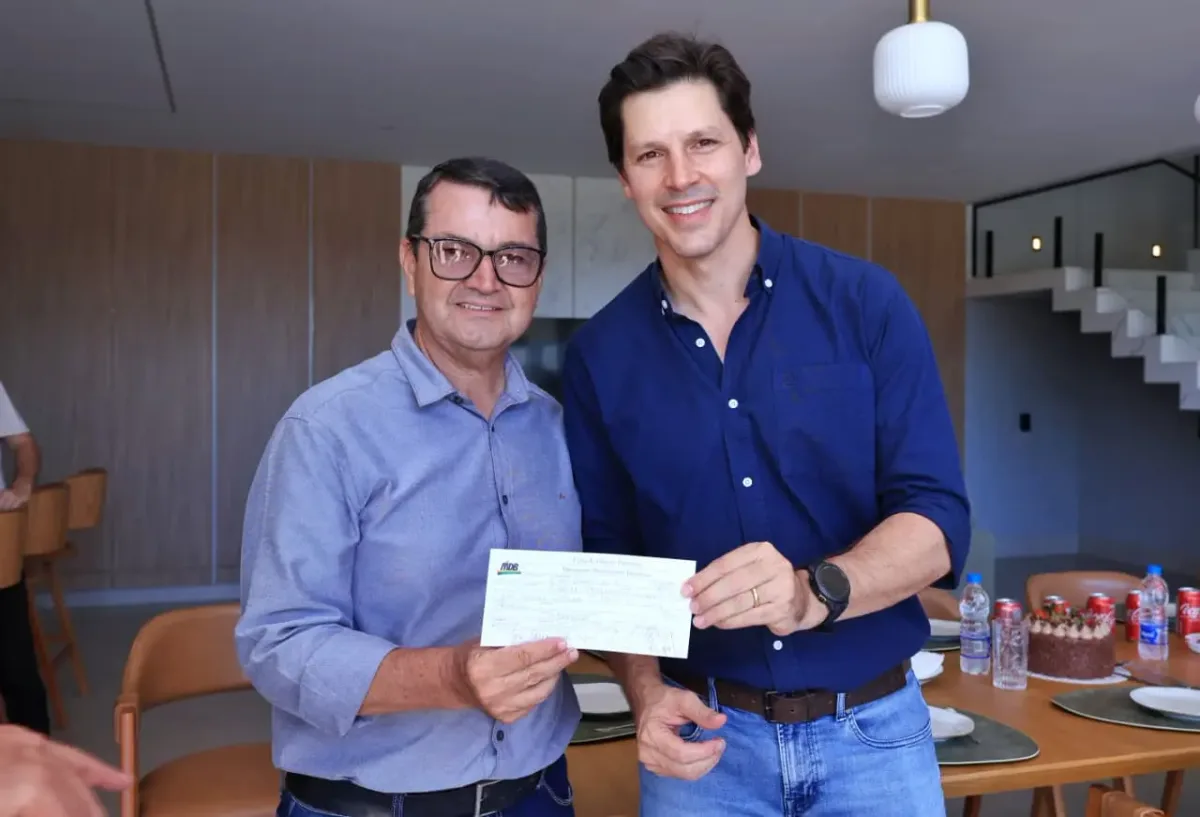 Prefeito de Sanclerlândia deixa PSDB, filia-se ao MDB e reforça apoio a Daniel Vilela