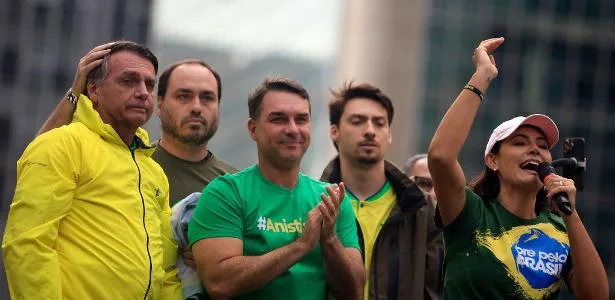 Candidatos da família Bolsonaro declaram de R$ 158 mil a R$ 8 milhões