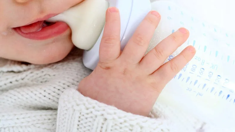 Attention, ces laits pour bébé vendus chez Leclerc et Auchan ont un goût de... poisson, n'en donnez pas à votre enfant